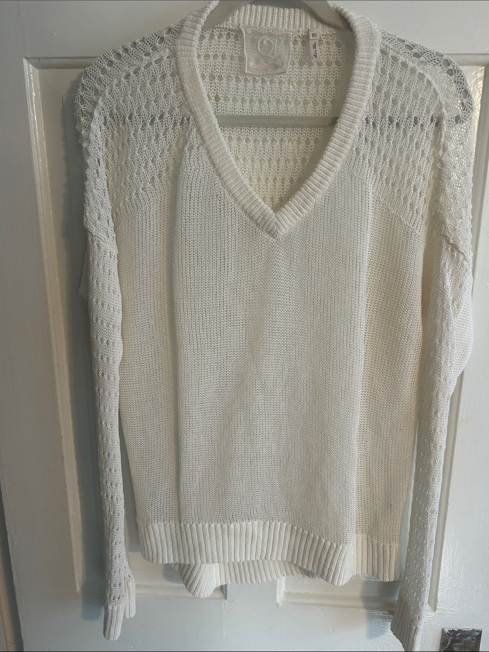 Qi Women's Cream V-Neck Knit Sweater